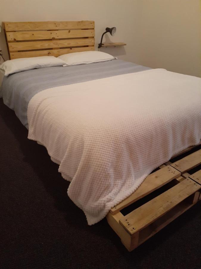 Bouncing Lamb Backpackers Hostel Нелсън Екстериор снимка